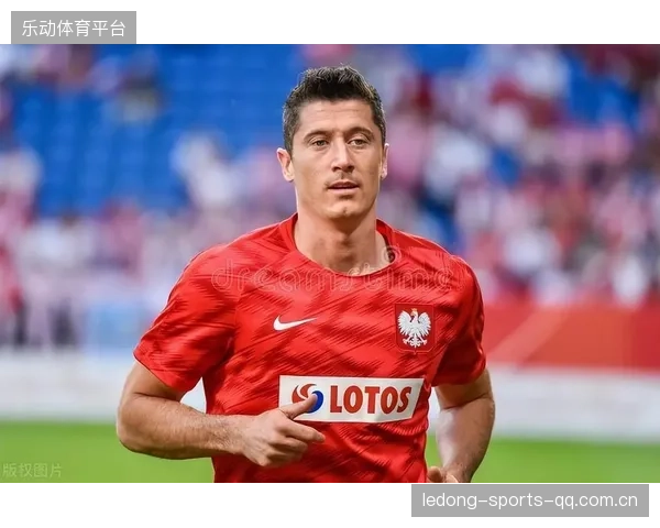 莱万多夫斯基或成转会标王候选，豪门暗潮涌动引发转会震荡